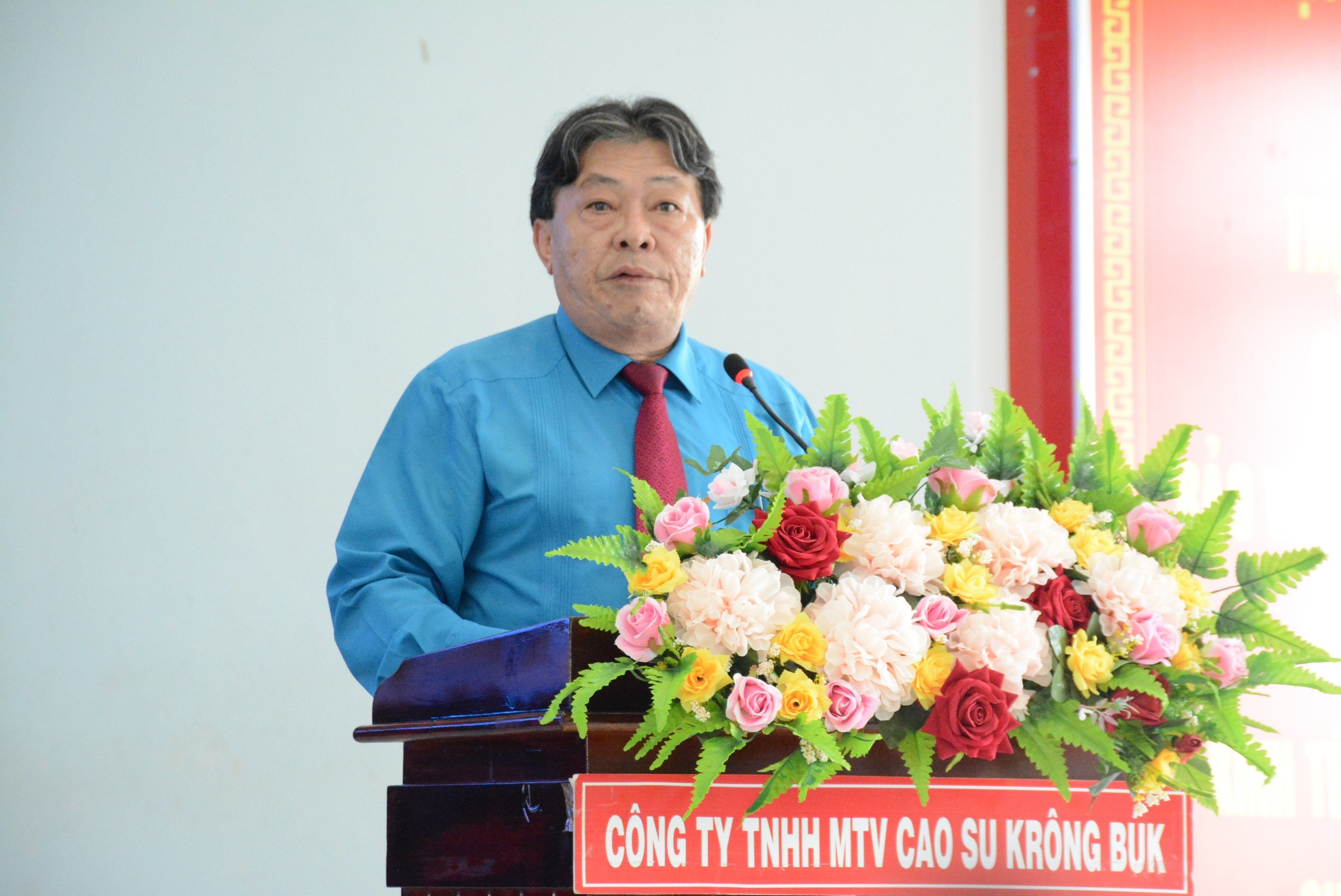 Ông Phan Mạnh Hùng chủ tịch công đoàn cao su Việt Nam phát biểu tại Đại hội