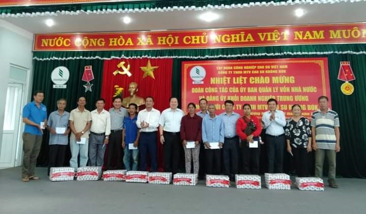 Lãnh đạo ủy ban Tỉnh – Huyện – Công ty thăm tặng quà cho người lao động 