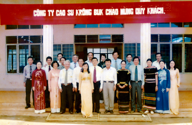 Đ/c Trương Tấn Sang – Trưởng ban kinh tế trung ương (năm 2005) và các đồng chí lãnh đạo Tập đoàn CNCS Việt Nam về thăm và làm việc tại Công ty năm 2005. 